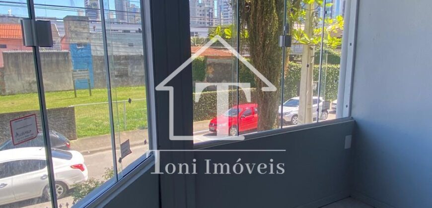 SOBRADO á Venda entre 3e 4 Avenida no centro de Balneário  Camboriú