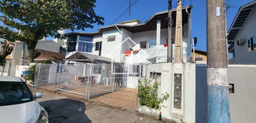 SOBRADO á Venda entre 3e 4 Avenida no centro de Balneário  Camboriú