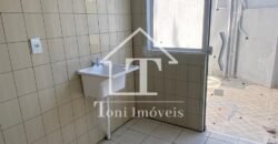 Exclusiva Propriedade Residencial com Cobertura Ampla e Dois Apartamentos Independentes na Rua 1950