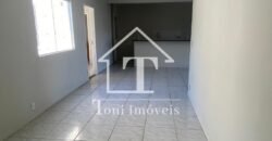 Exclusiva Propriedade Residencial com Cobertura Ampla e Dois Apartamentos Independentes na Rua 1950