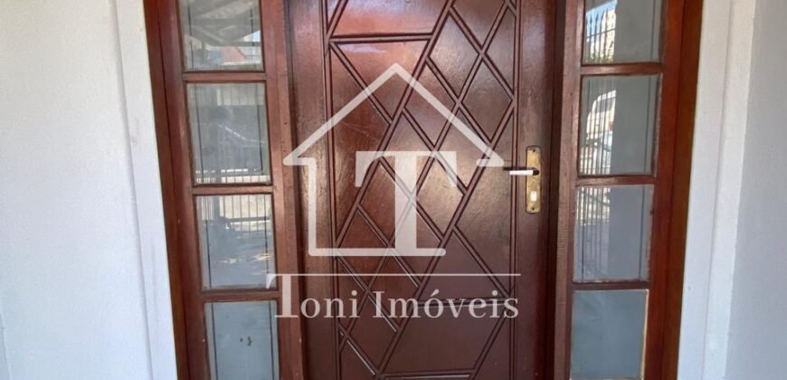 Exclusiva Propriedade Residencial com Cobertura Ampla e Dois Apartamentos Independentes na Rua 1950