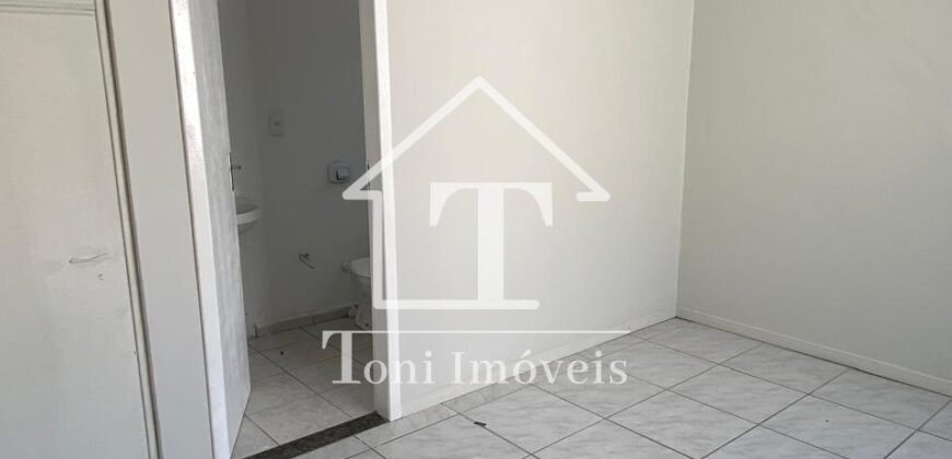 Exclusiva Propriedade Residencial com Cobertura Ampla e Dois Apartamentos Independentes na Rua 1950