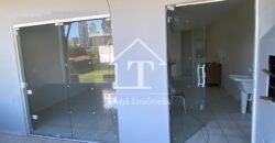 Exclusiva Propriedade Residencial com Cobertura Ampla e Dois Apartamentos Independentes na Rua 1950